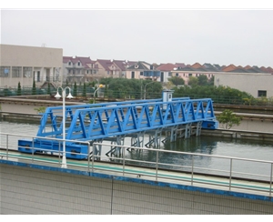 行車式刮吸泥機(jī)